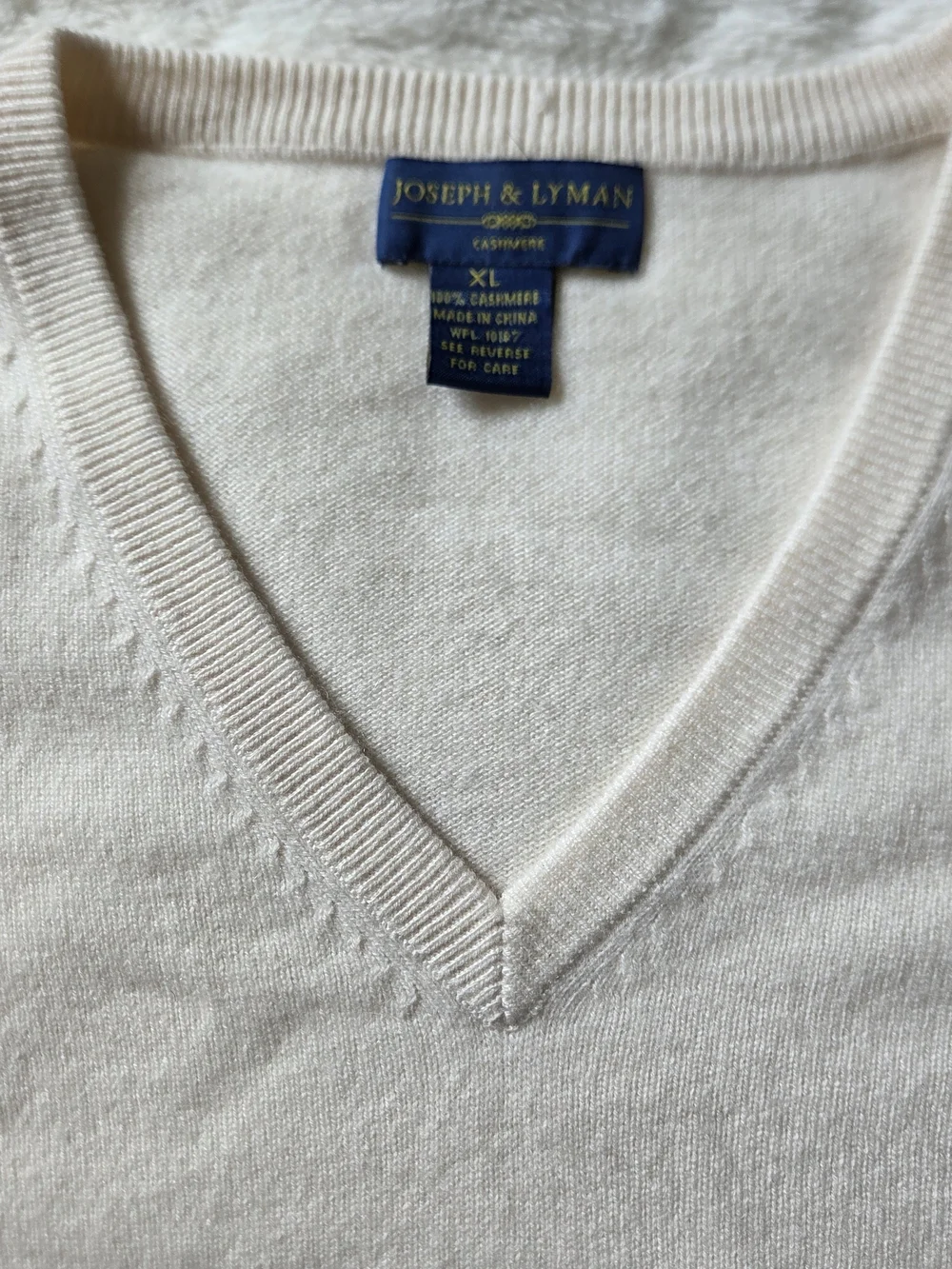Men’s Cream V-Neck Cashmere Sweater